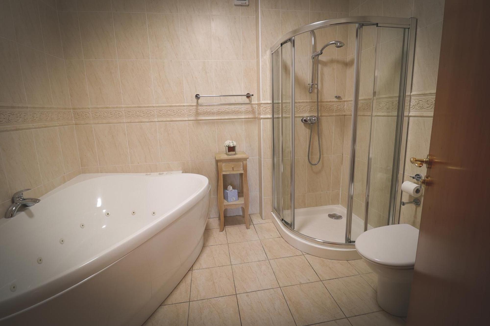 O'Neill Arms Hotel Toome Extérieur photo