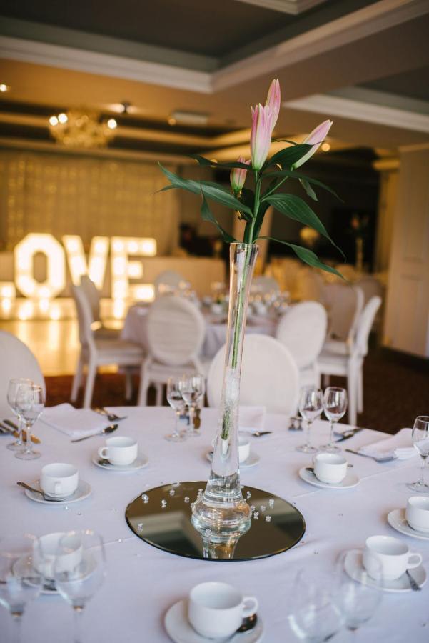 O'Neill Arms Hotel Toome Extérieur photo